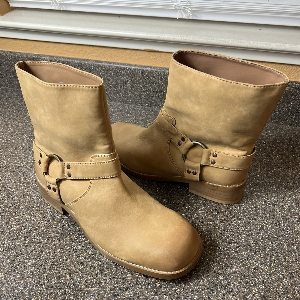 BC Footwear by Seychelles Womens 11 Beige Faux Leather Moto Riding Boots Pull On